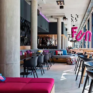 Hotel Moxy Vienna Airport