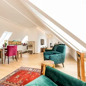 Apartment Grosse Dachgeschosswohnung Im Herzen Von